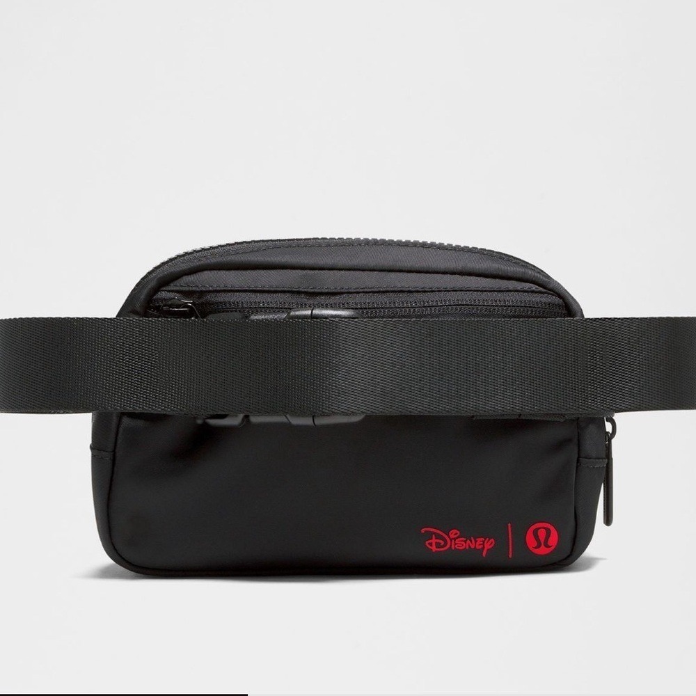 Disney x lululemon Everywhere Belt Bag 1L Mickey in Motion Graphic nwt - Picture 2 of 5